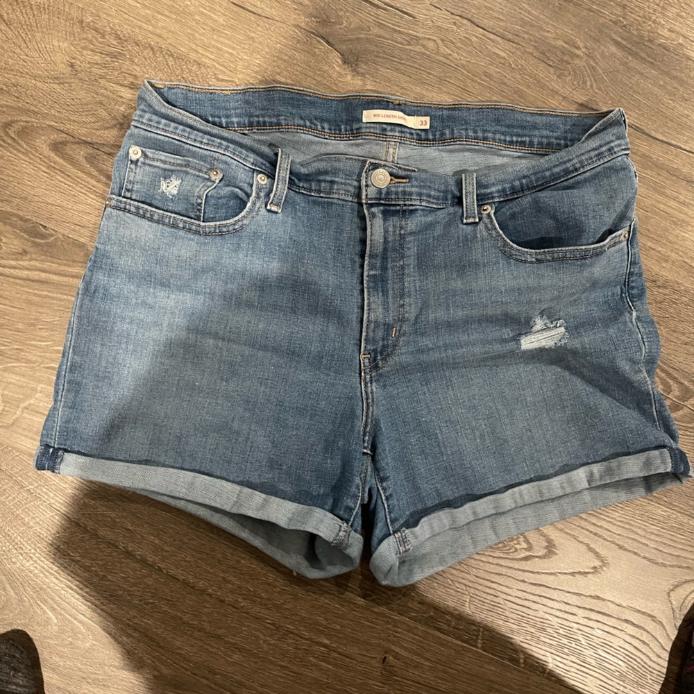 Levi’s jean shorts size 33